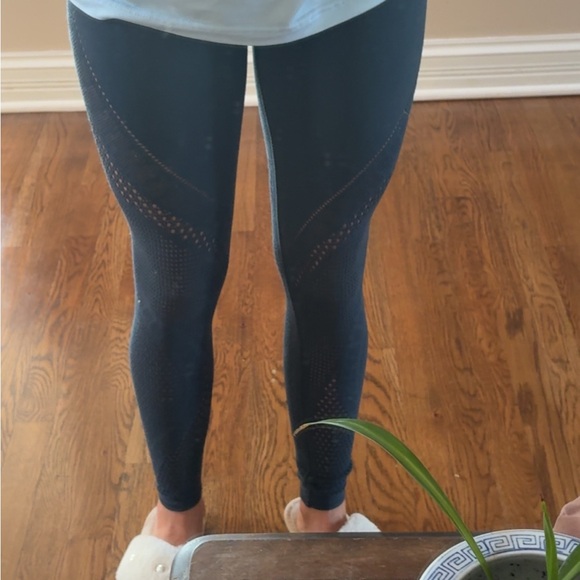Women's lululemon Blue Mesh Leggings - Picture 2 of 6